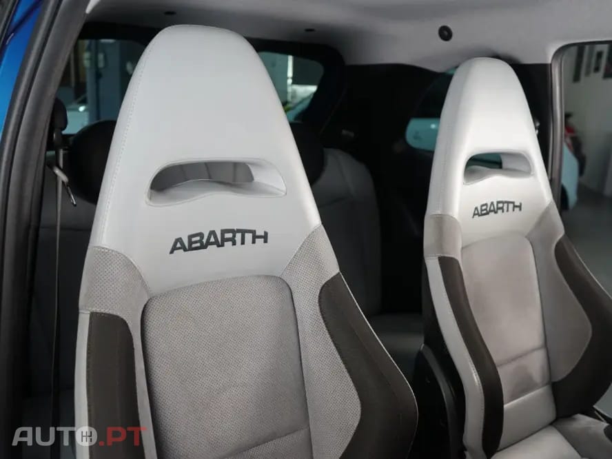 Abarth 695 Outro