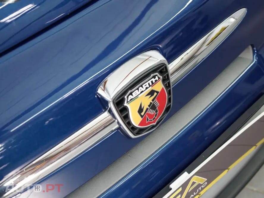 Abarth 695 Outro