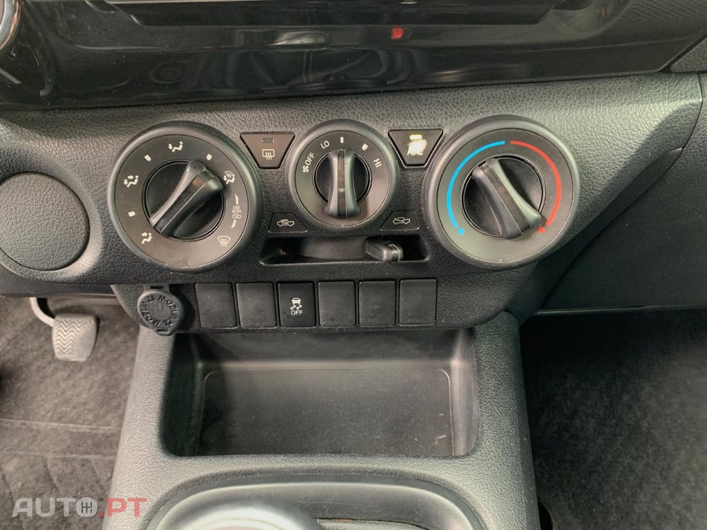 Toyota Hilux 2.4 D-4D 2WD CD