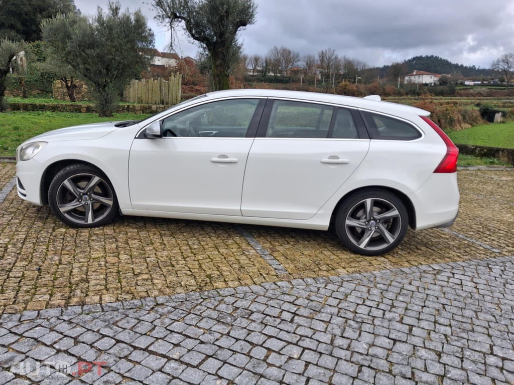 Volvo V60 R-Design