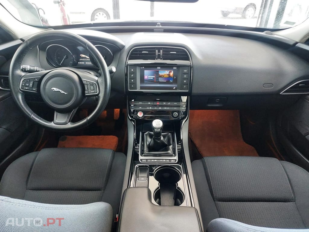 Jaguar XE 2.0 D Prestige