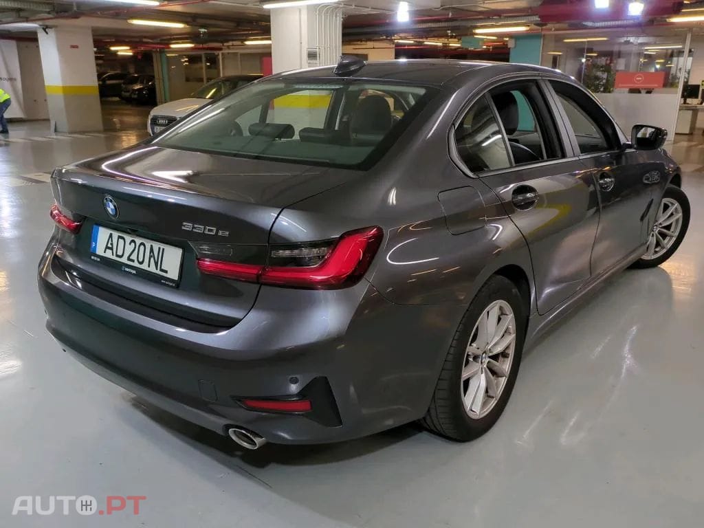 BMW 330 e Auto