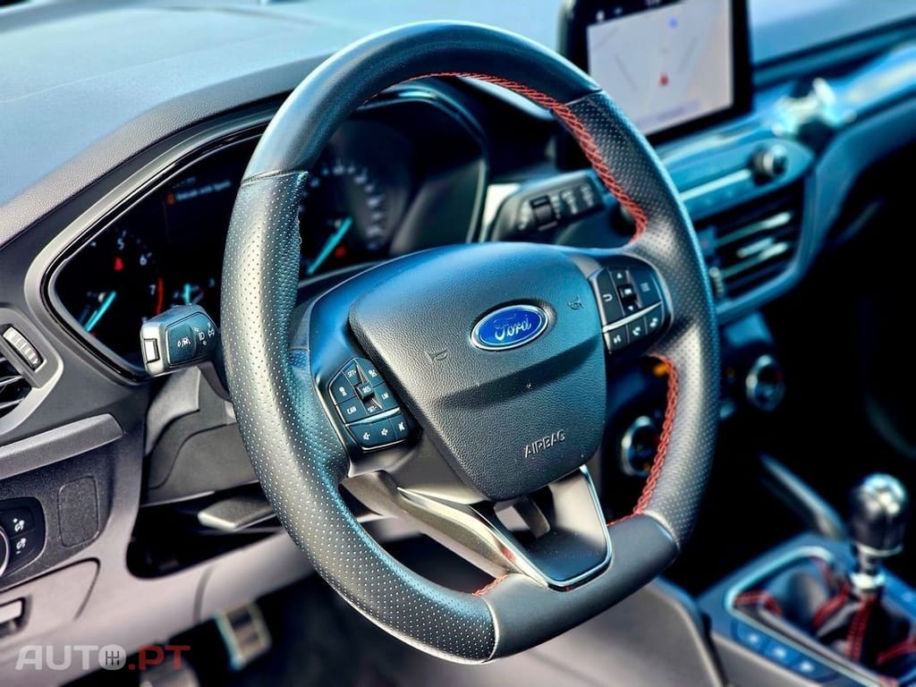 Ford Focus 1.5 EcoBoost S&S ST-LINE