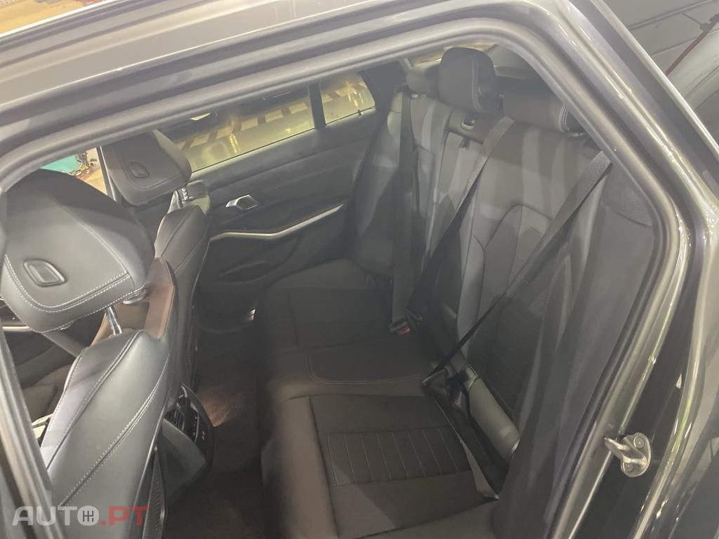 BMW 320 e Pack Essence Auto