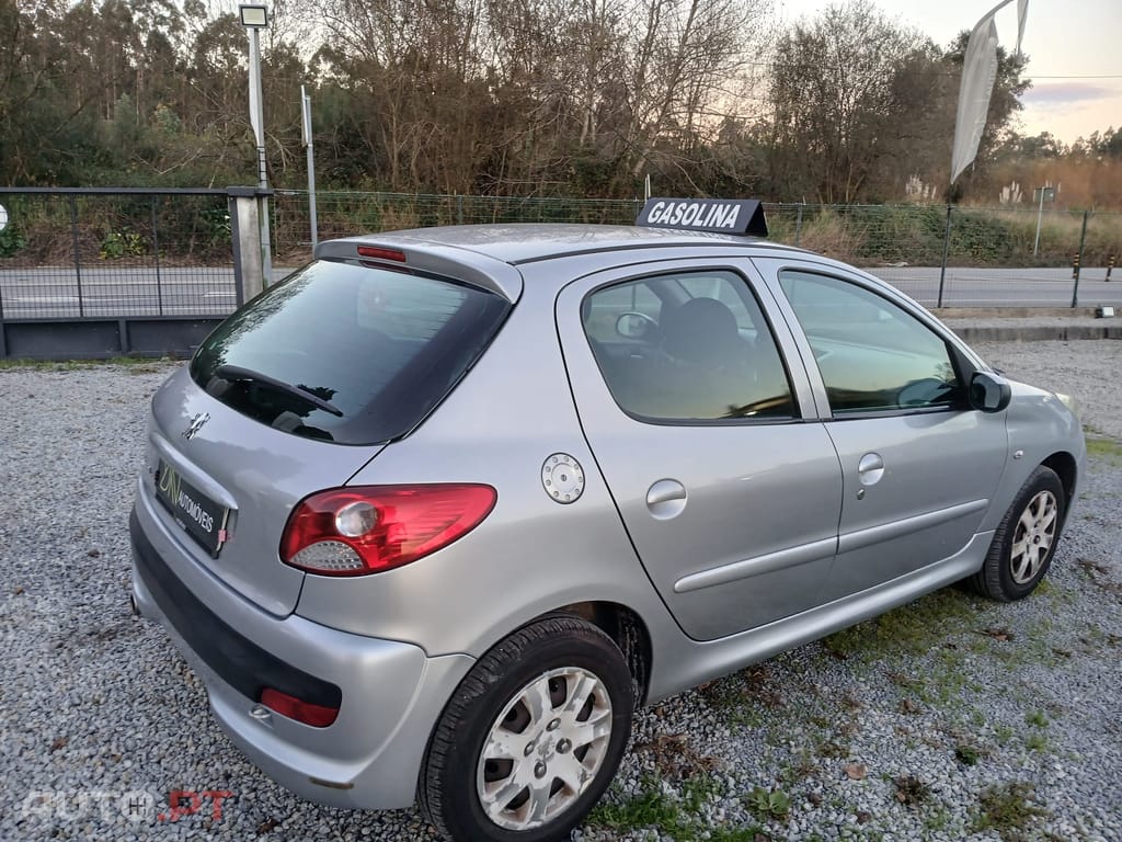 Peugeot 206+ 1.1 Poucos Kms!