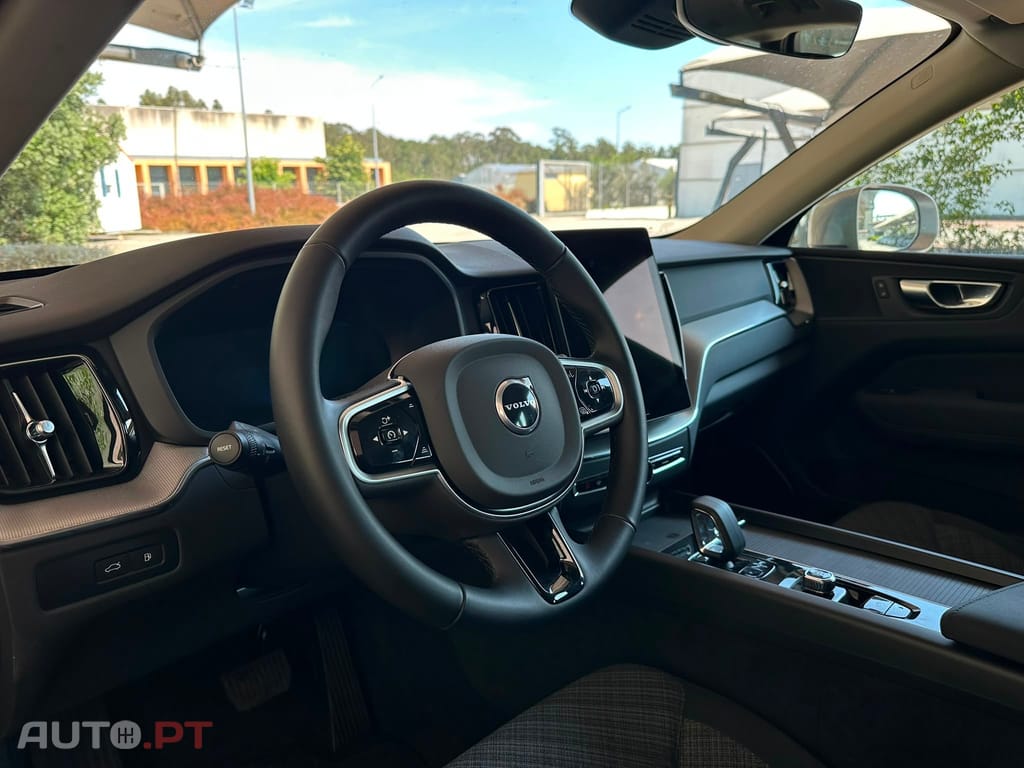 Volvo XC60 2.0 T6 PHEV Core AWD