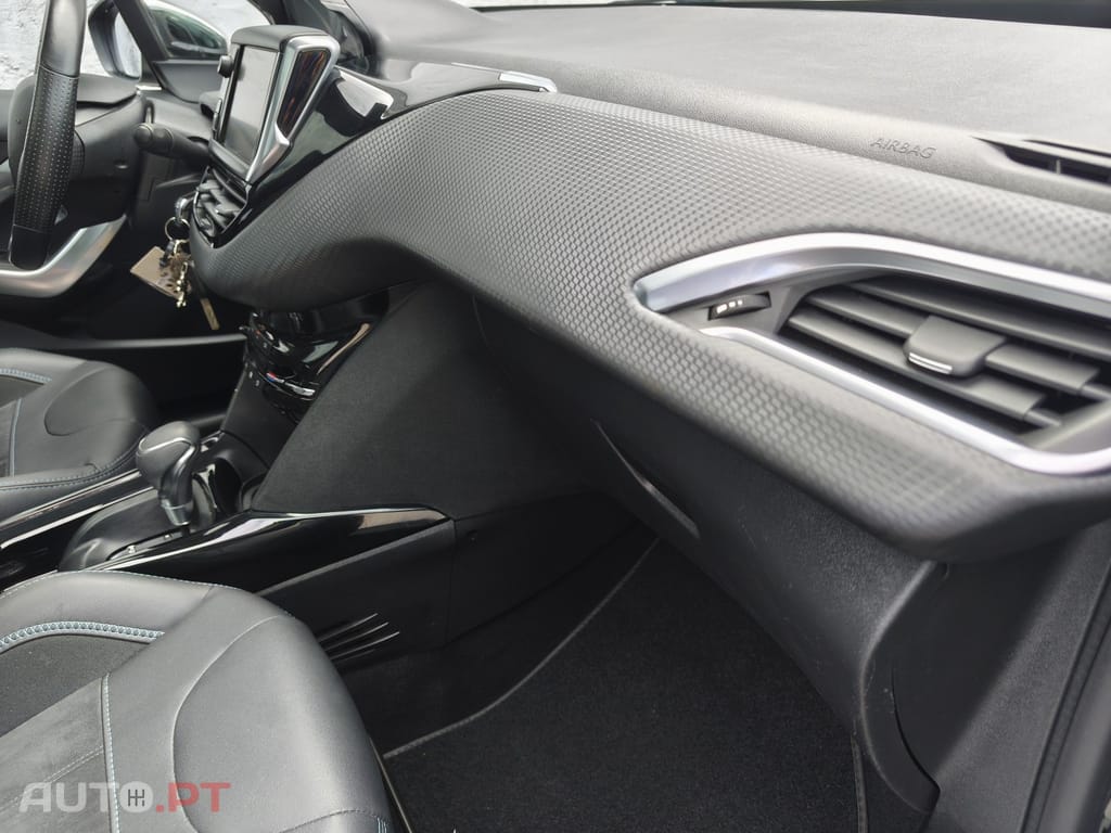 Peugeot 2008 1.2 PureTech Allure EAT6