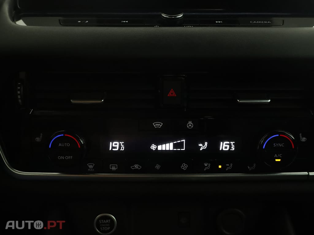 Nissan Qashqai Qashqai 1.3 DIG-T N-Connecta LED Xtronic