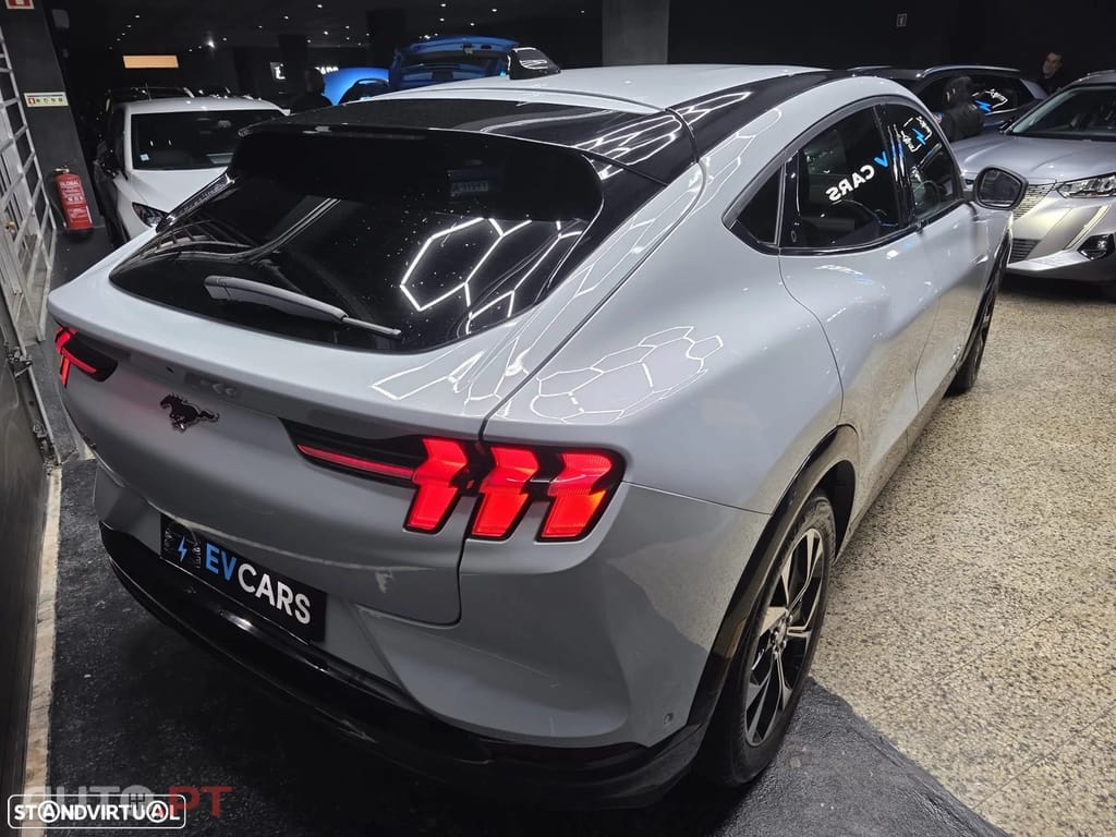 Ford Mustang Mach-E AWD PREMIUM