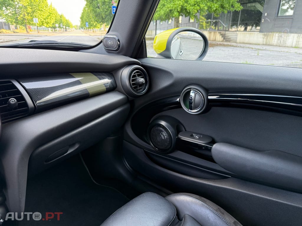 MINI Cooper Cooper SE Premium Essential