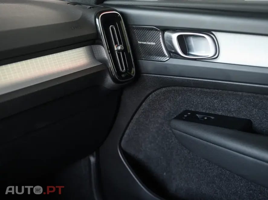 Volvo XC40 1.5 T2 Plus Dark Auto