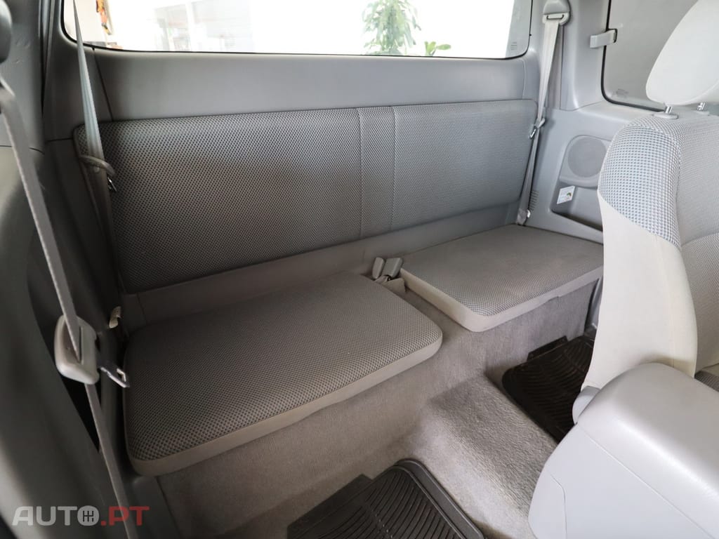 Toyota Hilux 2.5 D-4D 4WD CE AC