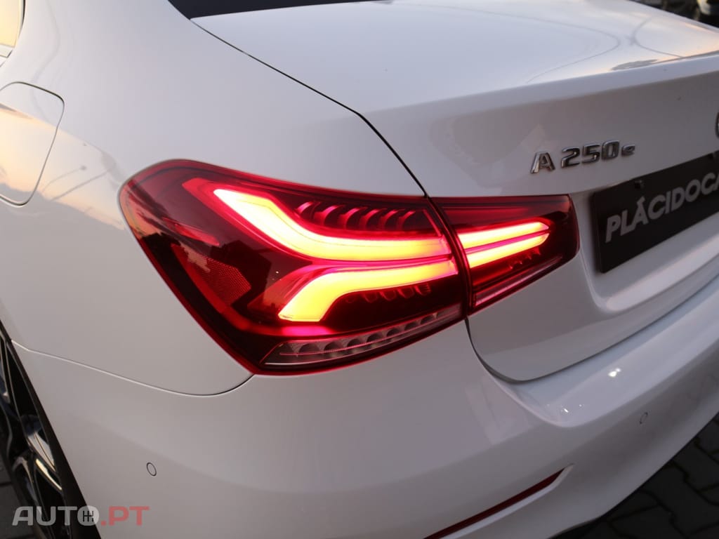 Mercedes-Benz A 250 e AMG Line