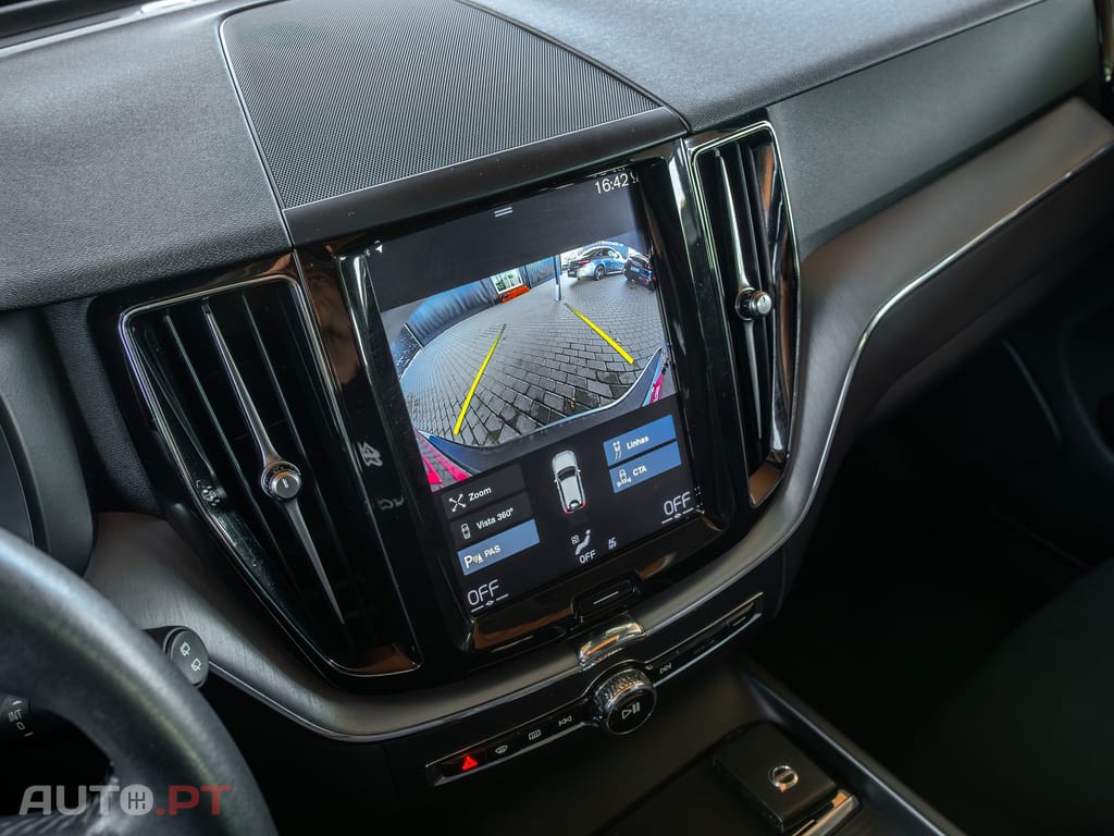 Volvo XC60 2.0 T8 PHEV Momentum Plus AWD