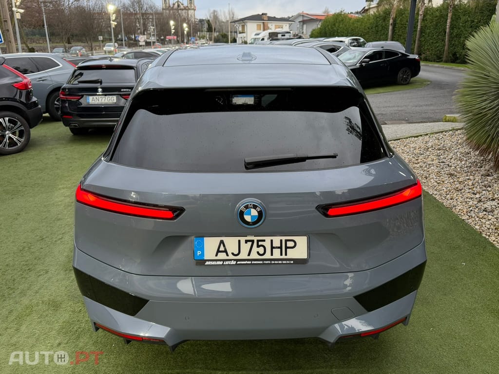 BMW iX xDrive 40 Pack Desportivo