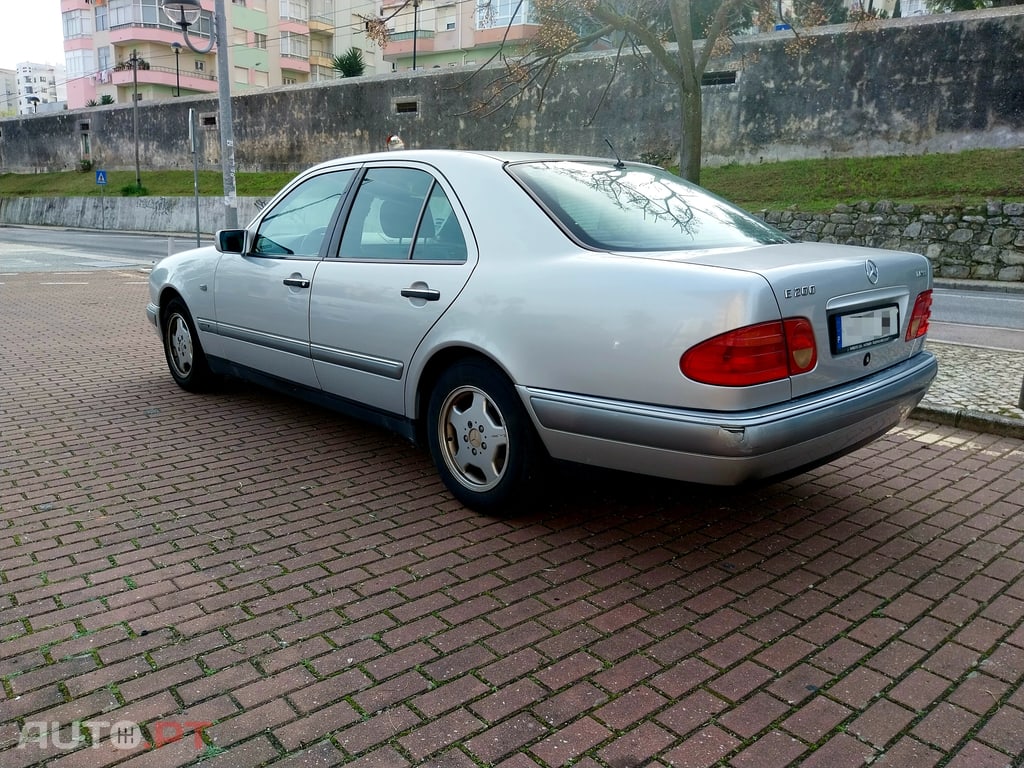 Mercedes-Benz E 200 d Elegance