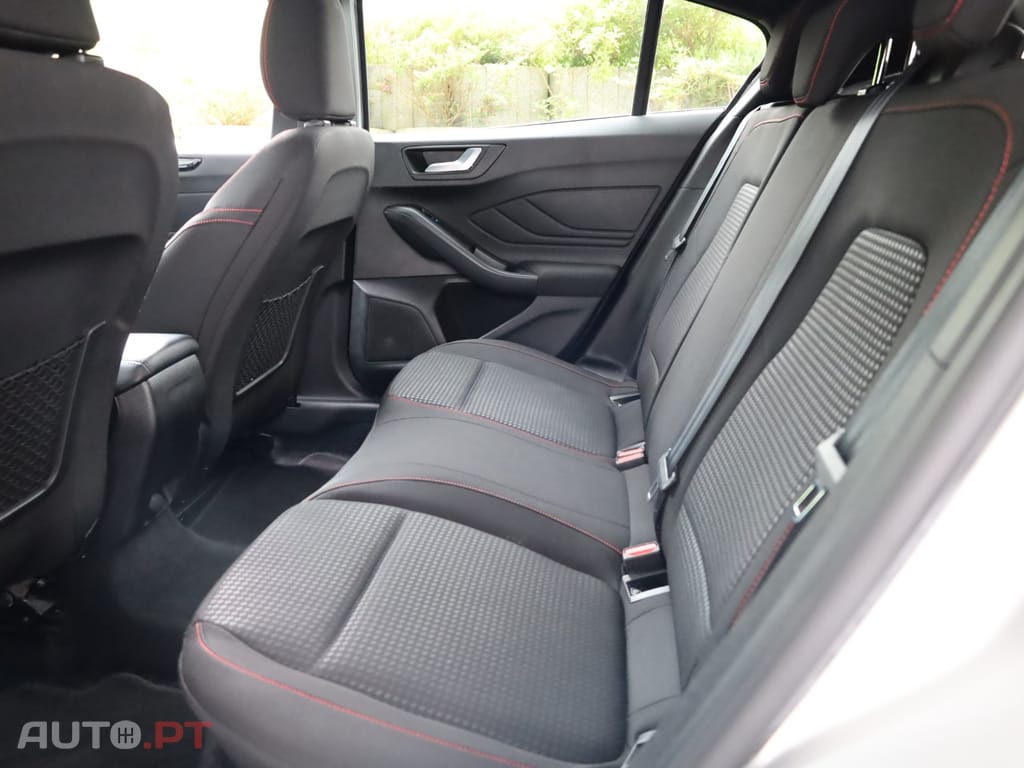 Ford Focus 1.0 EcoBoost MHEV ST-Line Aut