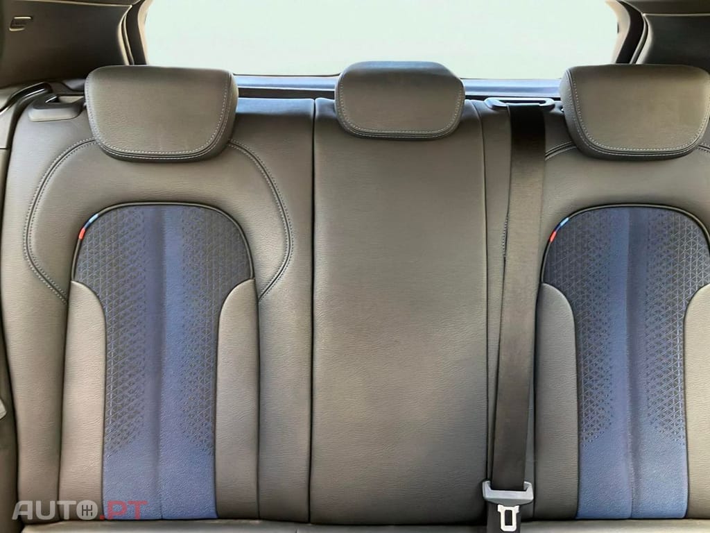 BMW 116 d Pack Desportivo M Auto
