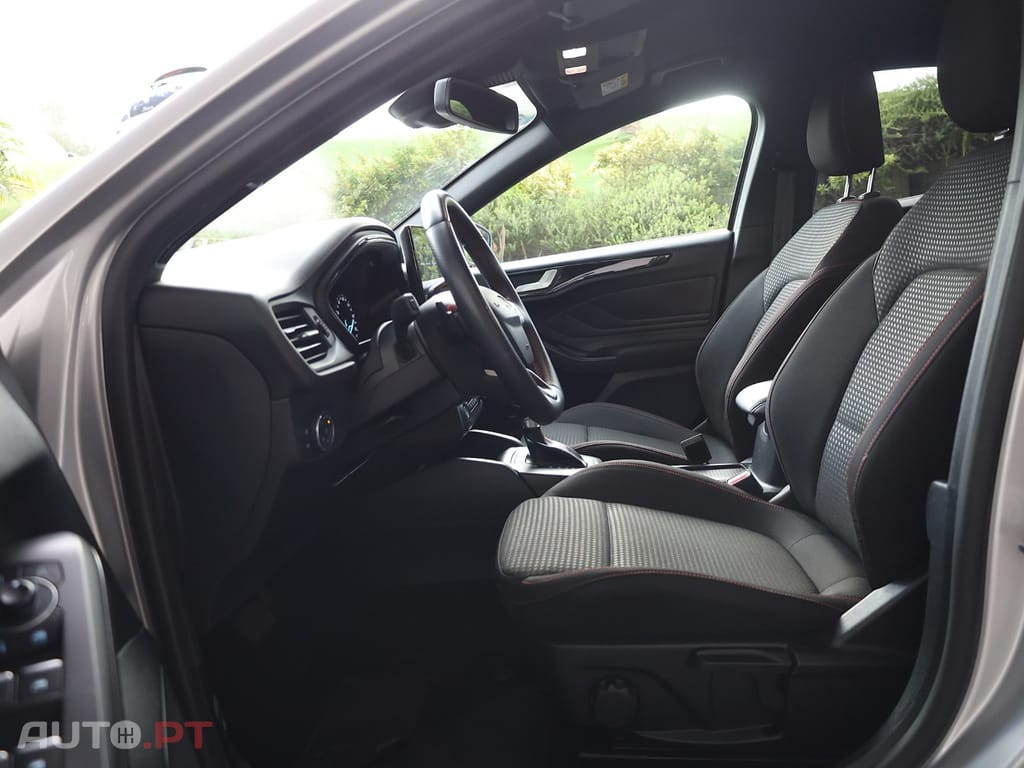 Ford Focus 1.0 EcoBoost MHEV ST-Line Aut — fotografia 17