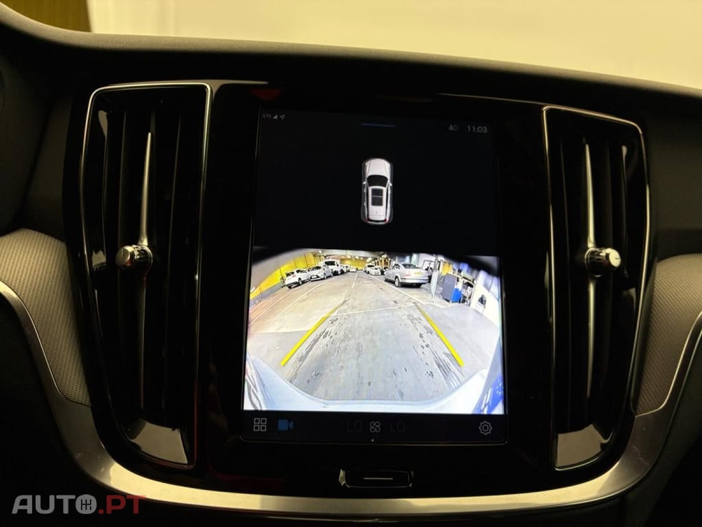 Volvo V60 2.0 B4 Plus Style Dark DCT