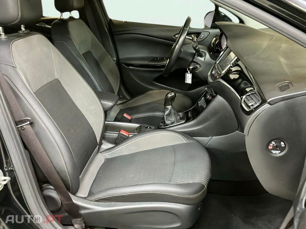 Opel Astra Sports Tourer 1.2 Turbo Design & Tech