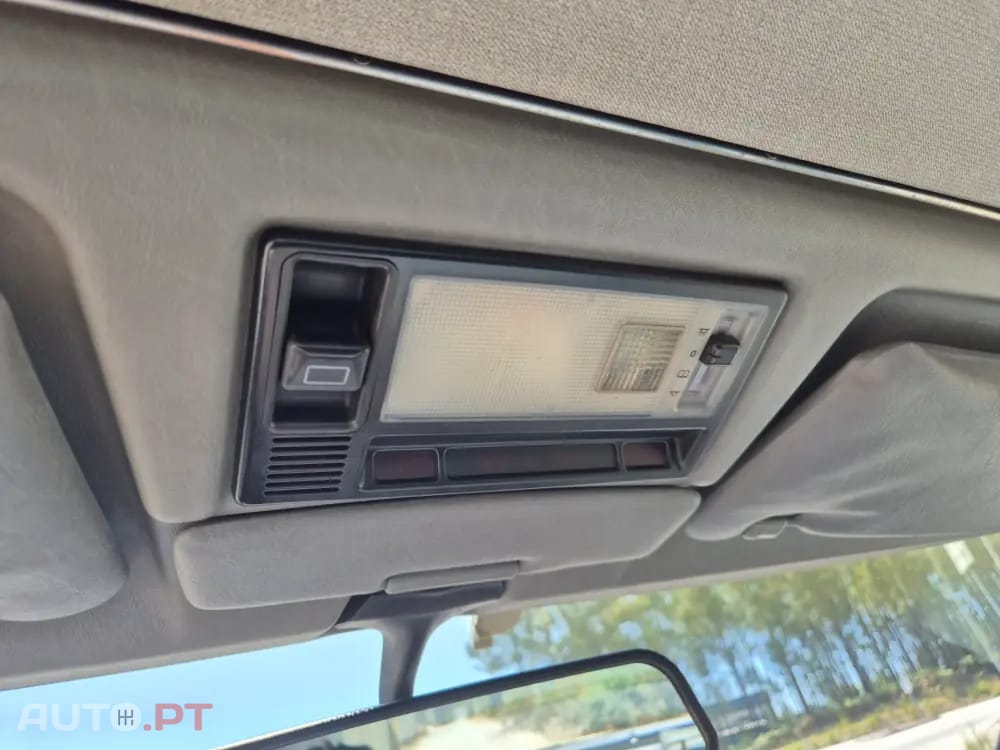 Mercedes-Benz 230 Outro