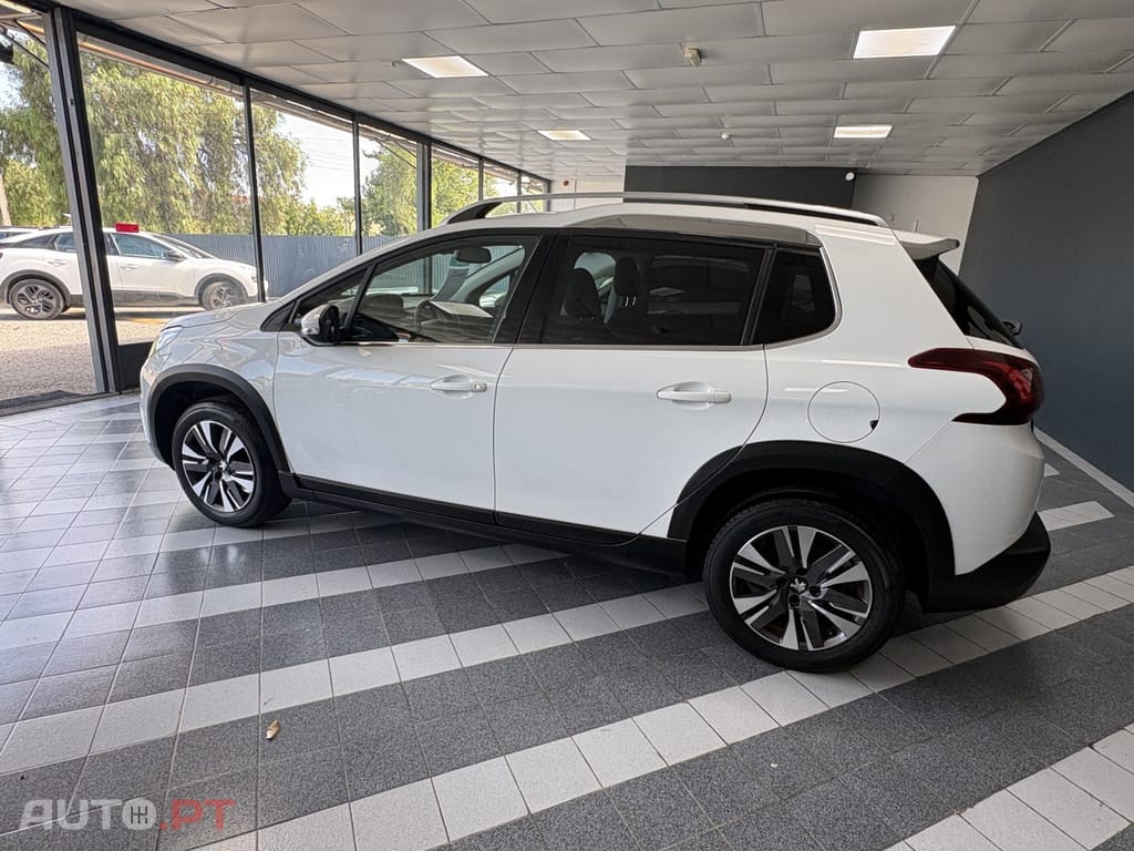 Peugeot 2008 1.2 PureTech Allure