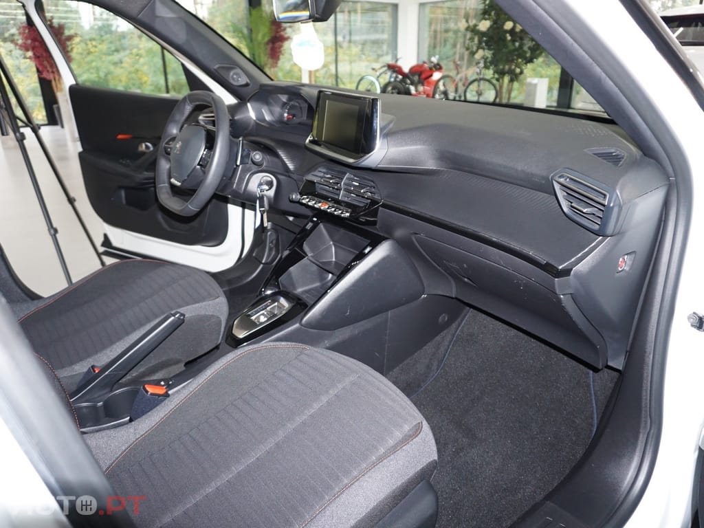 Peugeot 2008 PureTech 130 EAT8 Allure