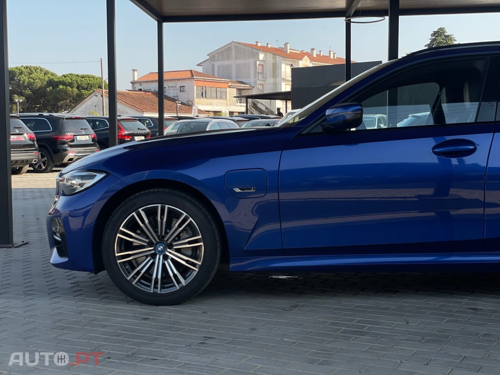 BMW 330 e Touring Pack M Auto