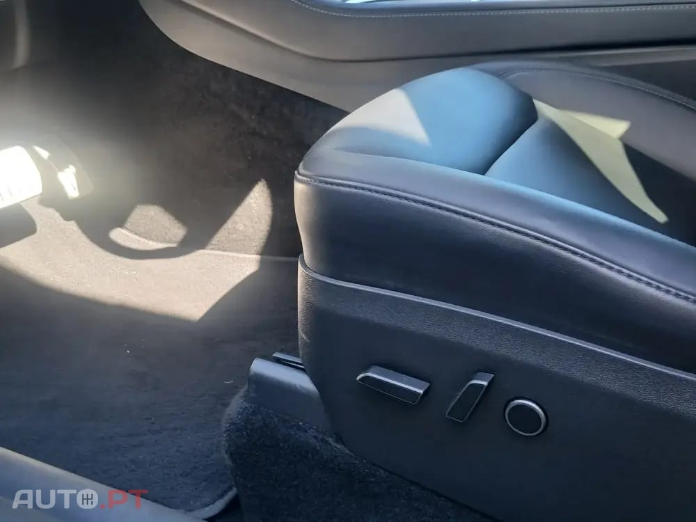 Tesla Model Y Performance Dual Motor AWD