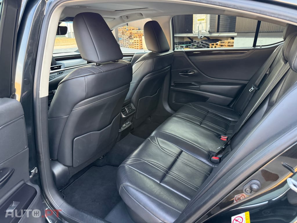 Lexus ES Executive+