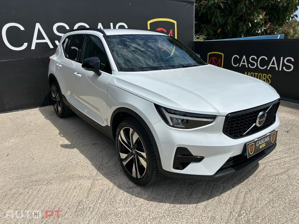 Volvo XC40 2.0 B3 Plus Dark