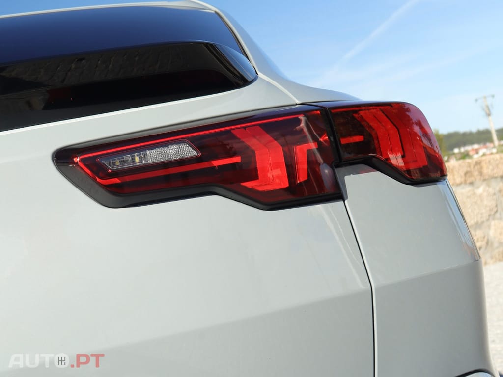 BMW iX2 eDrive20 Pack Desportivo M