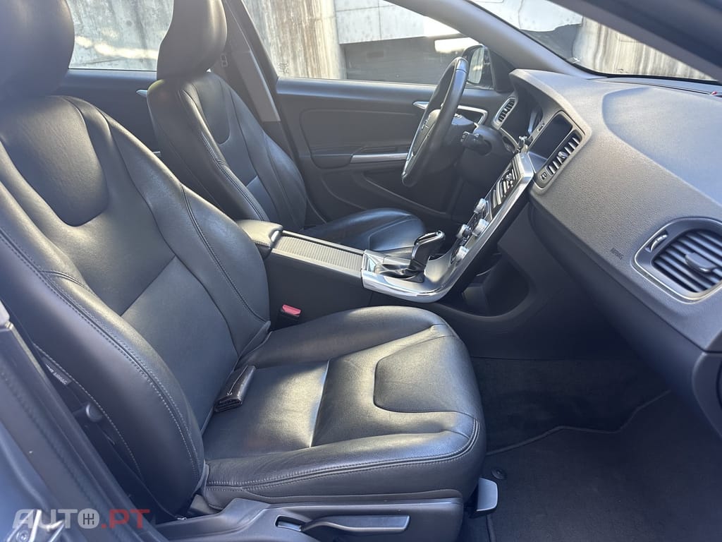 Volvo V60 2.0 D3 Pro Geartronic — fotografia 12