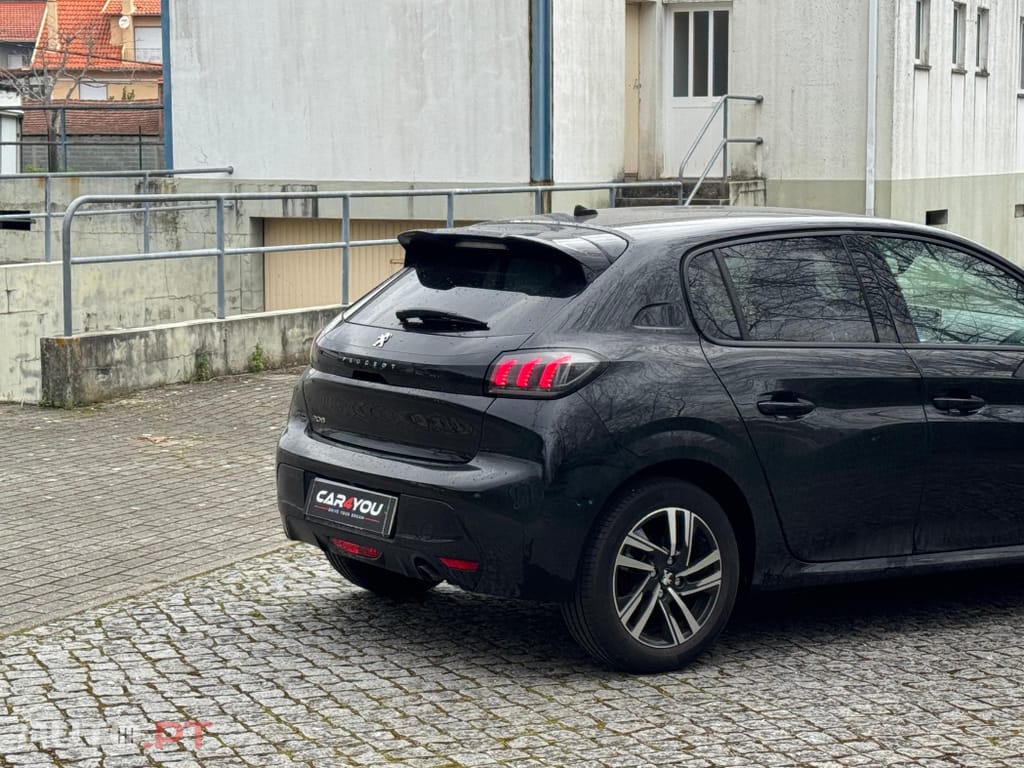 Peugeot 208 1.2 PureTech Allure EAT8