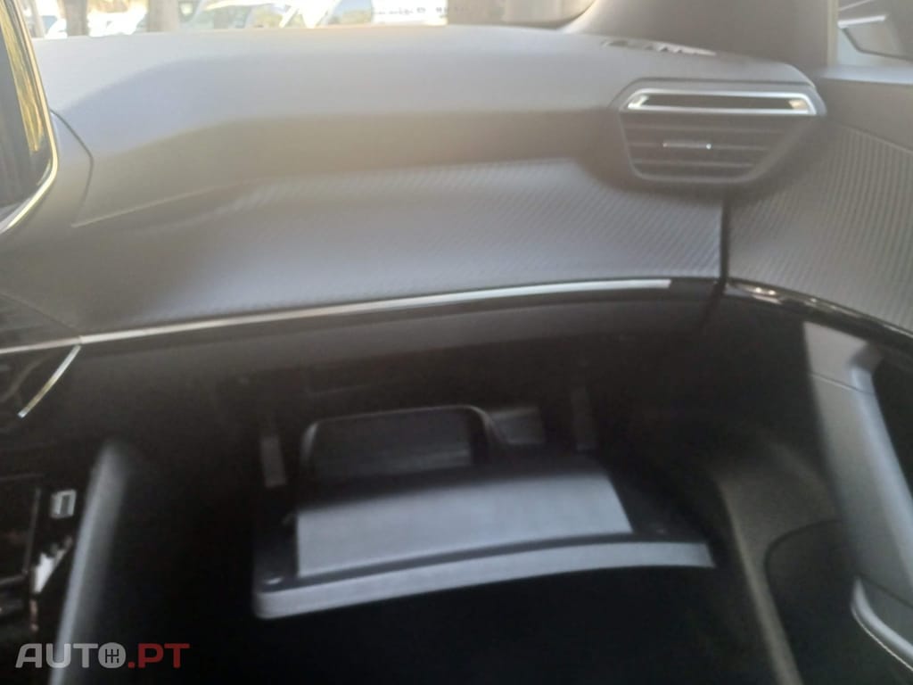 Peugeot 2008 1.2 Hybrid Allure e-DCS6