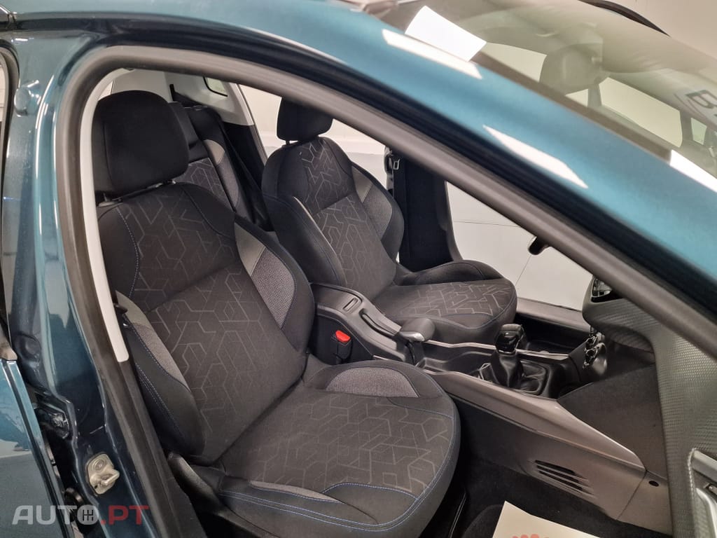 Peugeot 2008 1.2 PURETECH STYLE