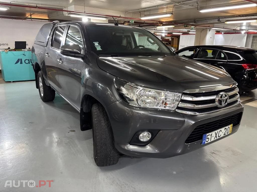 Toyota Hilux 2.4 D-4D 4WD CD Tracker