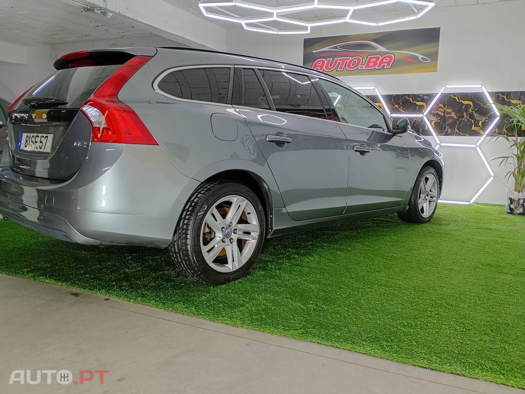 Volvo V60 2.0 D2 R-Design Momentum