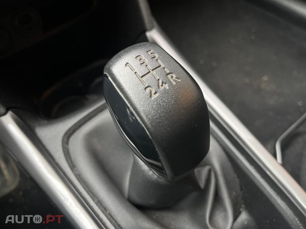 Peugeot 2008 1.2 e-VTi Style