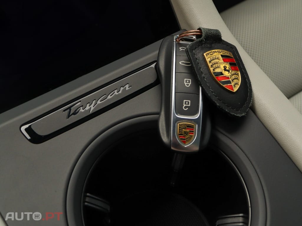 Porsche Taycan 4