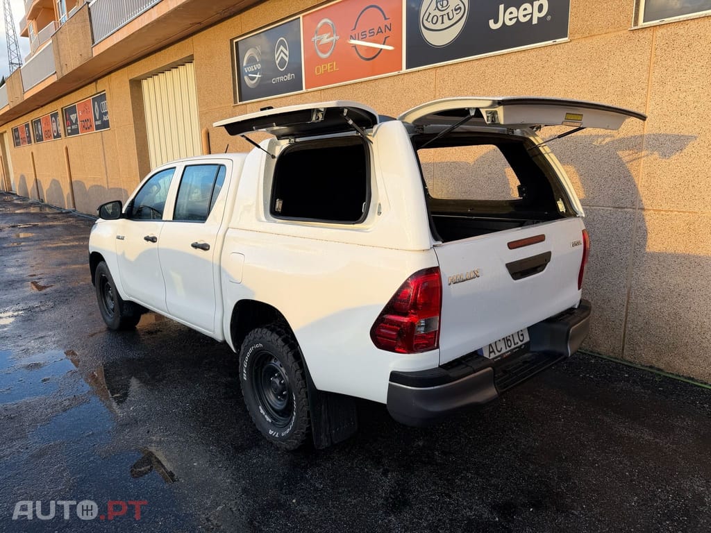 Toyota Hilux 2.4 D-4D 4WD CD Premium Edition
