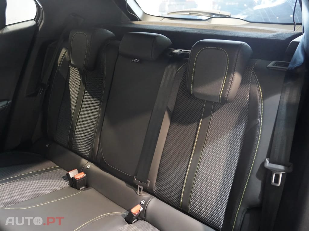 Peugeot E-2008 54 kWh GT