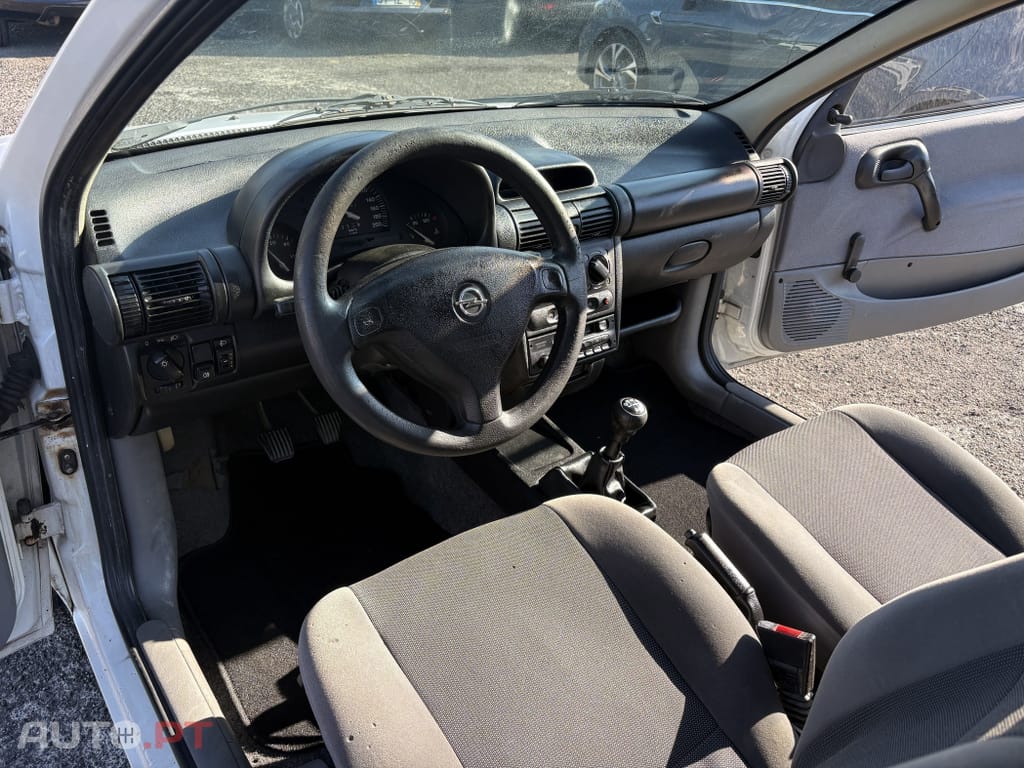 Opel Corsa 1.7 D Janelas Base