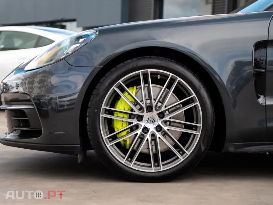 Porsche Panamera 4 E-Hybrid Platinum Edition