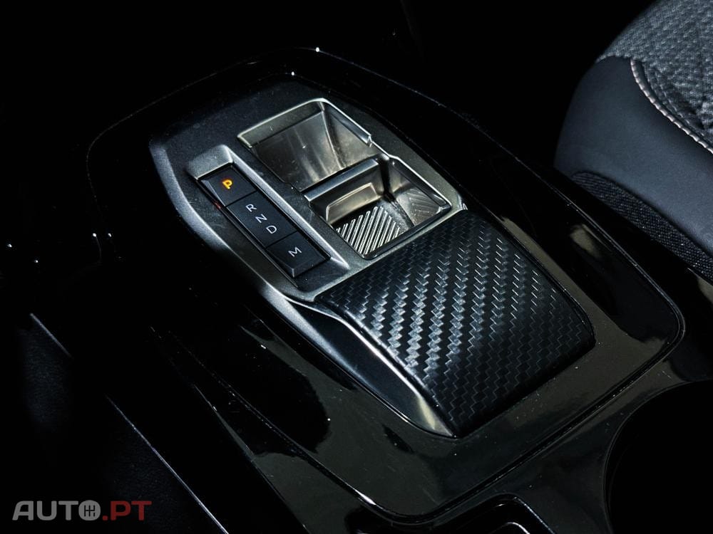 Peugeot 2008 Hybrid 145 e-DSC Allure