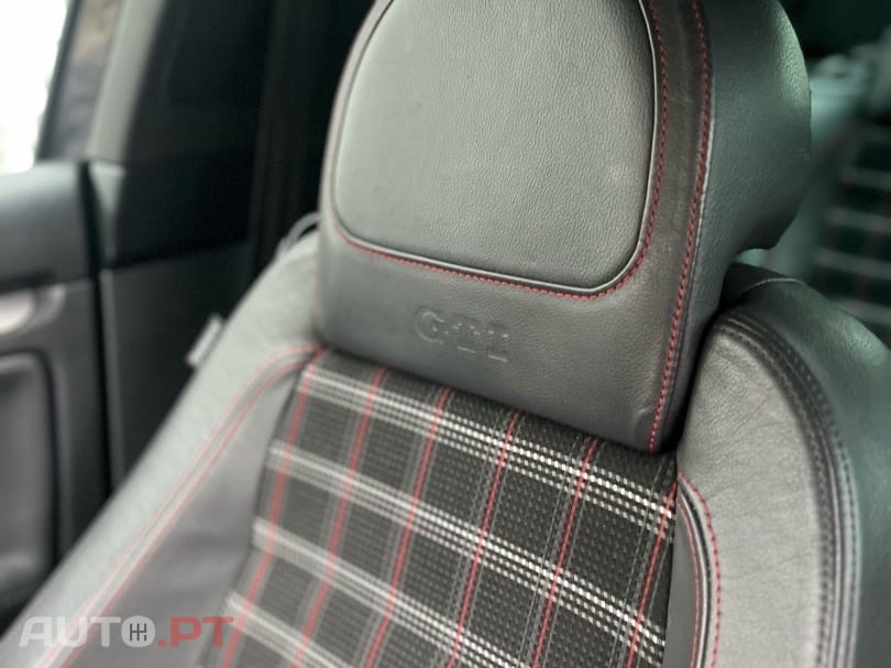 Volkswagen Golf 30 anos