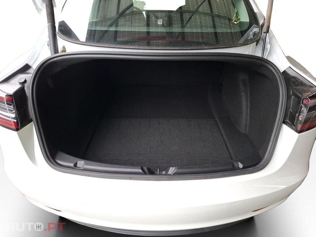 Tesla Model 3 RWD