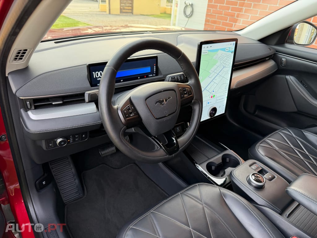 Ford Mustang Mach-E Standard • 75,7 kWh • 294 CV