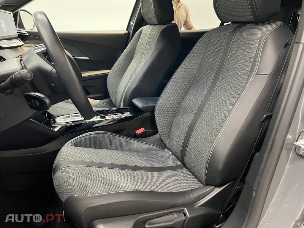 Peugeot E-2008 50 kWh Allure